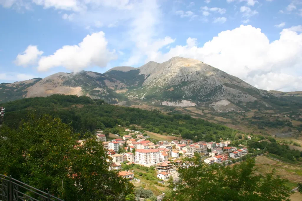 Latronico e il Monte Alpi visti da un'altra prospettiva